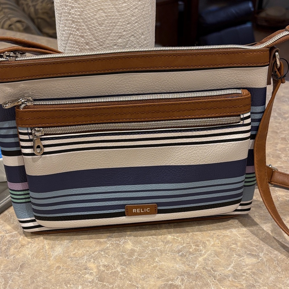Striped Women’s Shoulder Bag - Picture 6 of 11